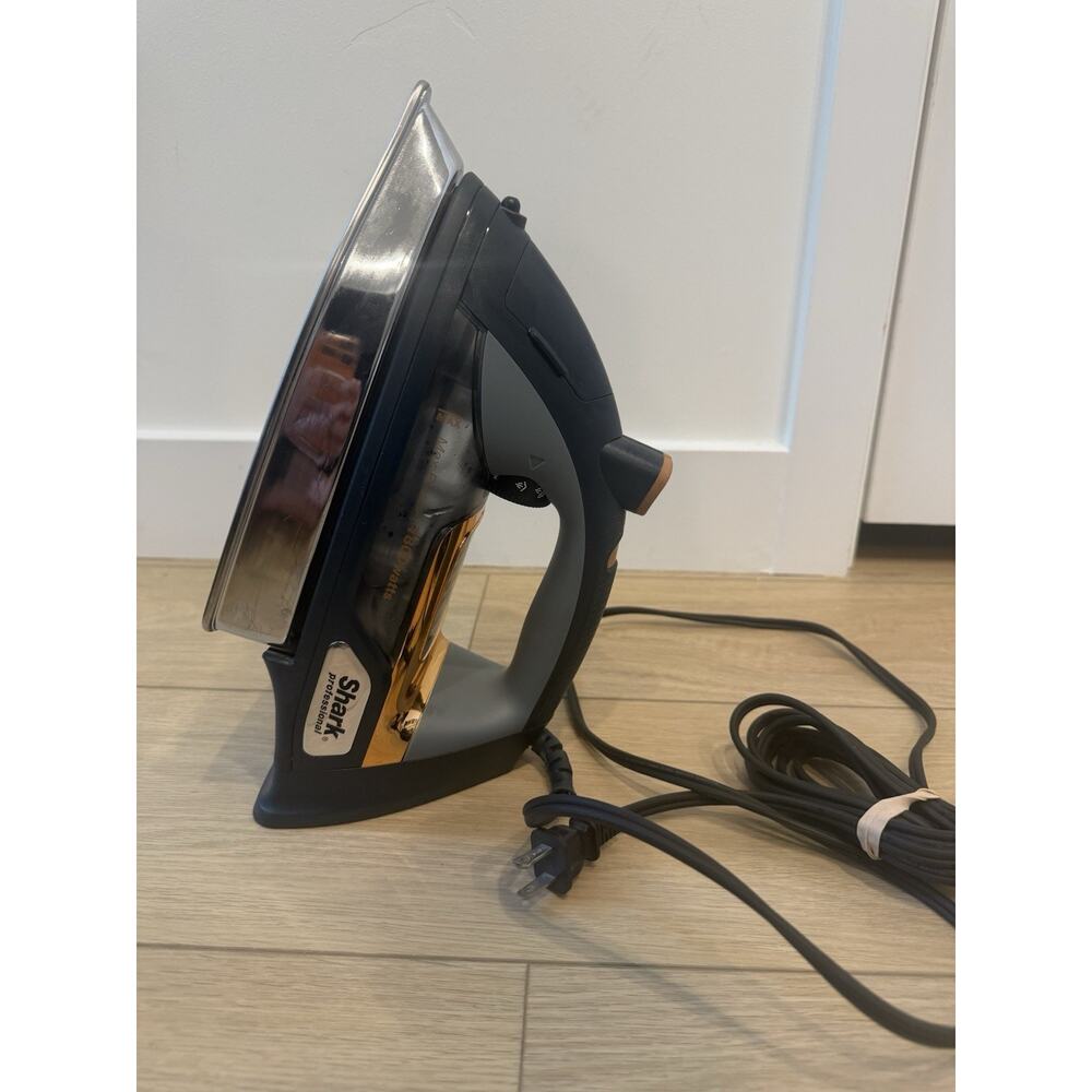 Shark GI505MW 55 Ultimate Professional Iron 9.5" Soleplate 1800w Steamer *TESTED